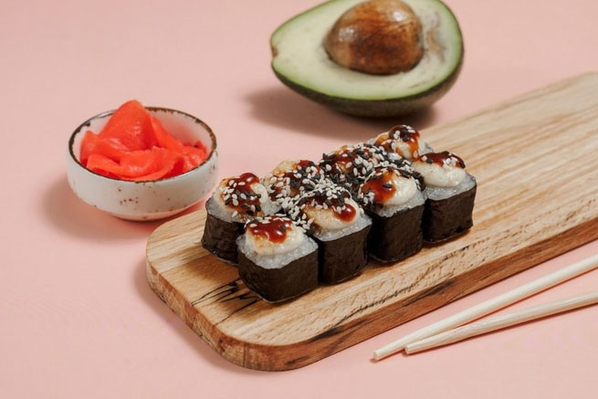 Фото Запеченный классический ролл с мидиями